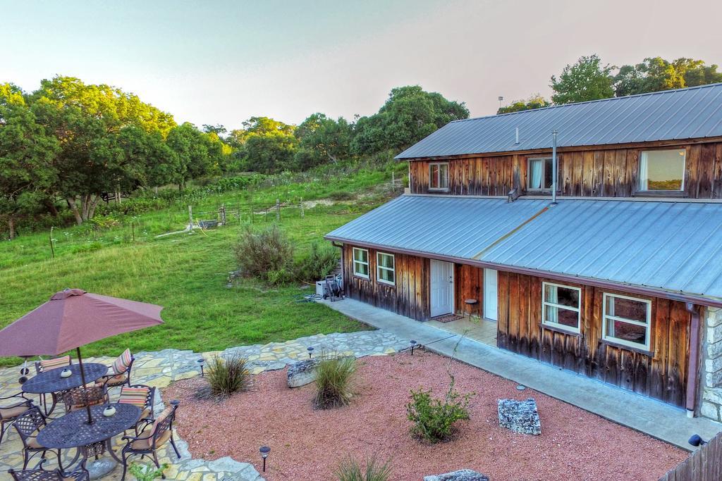 Bed and Breakfast A Barn At The Quarry à Fredericksburg Extérieur photo